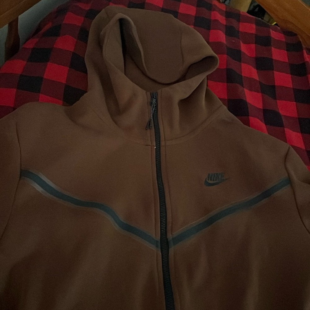 Nike tech size lg